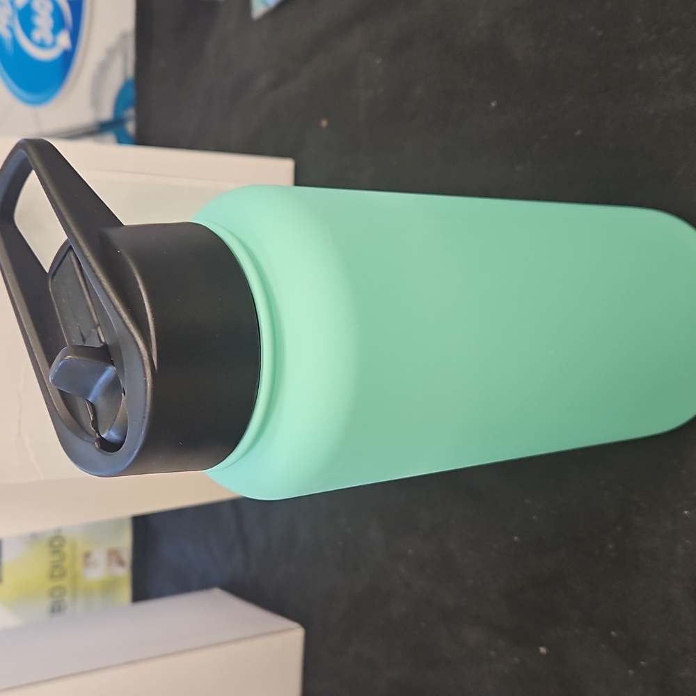 Insulated Water Bottles. 32 Ounces.  NWT. Teal - Picture 3 of 4